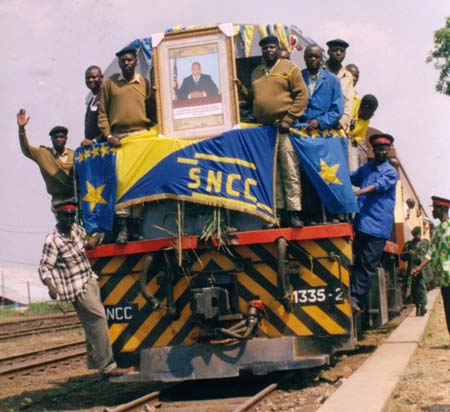 File:First train in Kindu, DRC.jpg