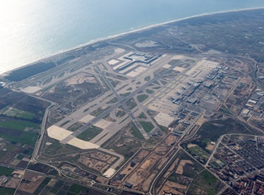 File:Vista aèria aeroport del Prat.jpg