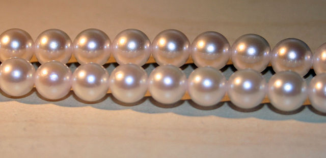 File:Strand-of-akoya-pearls.jpg