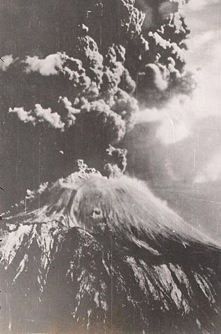 File:Mt Vesuvius Erupting.jpg