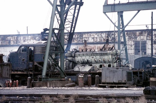 File:B&O F7 under the cutting torch.jpg