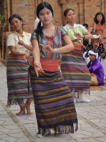 File:Danses Cham.jpg