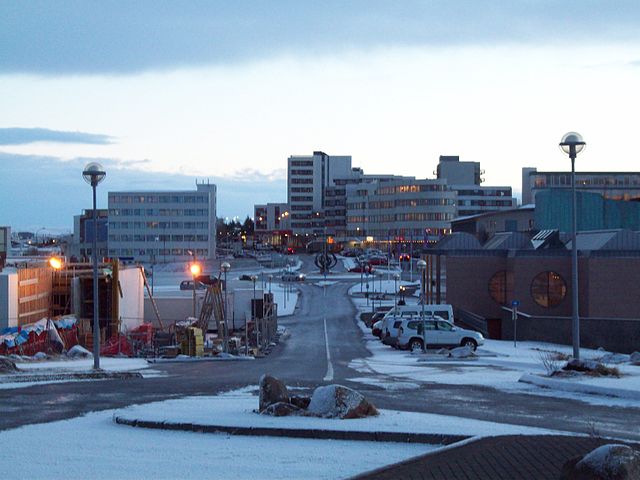 File:Hamraborgin í Kópavogi.JPG