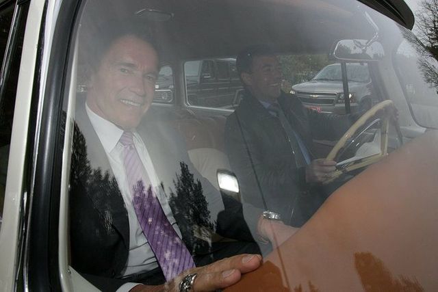 File:В Сколково Дмитрий Медведев и Арнольд Шварценеггер отправились на &laquo;Чайке&raquo; 2.jpg