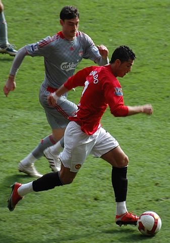 File:2009-3-14 ManUtd vs LFC Ronaldo Tackling cropped.JPG