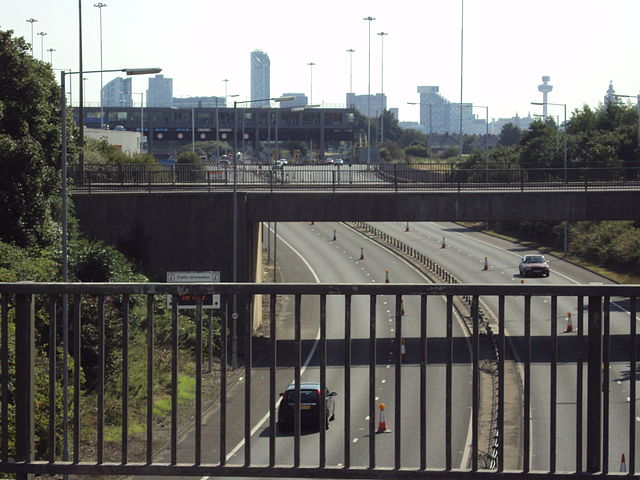 File:Benkid77 Kingsway Tunnel Approach Road 2 090809.JPG