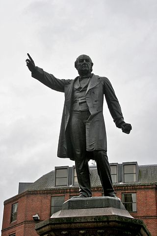 File:William Ewart Gladstone statue, Albert Square.jpg