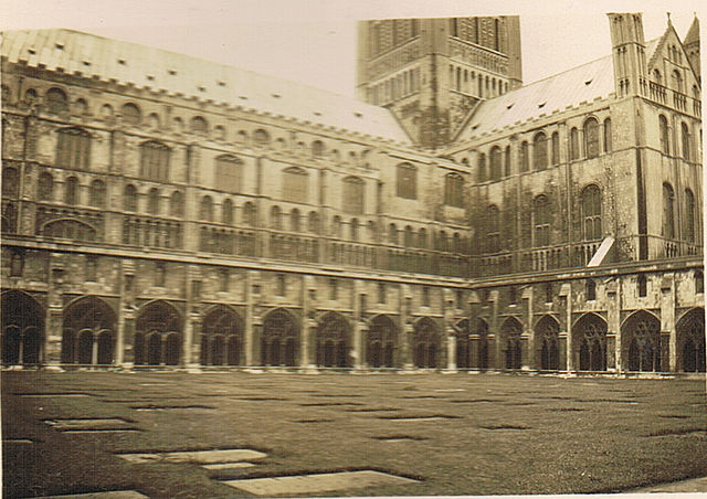 File:Norwich Cathedral.jpg