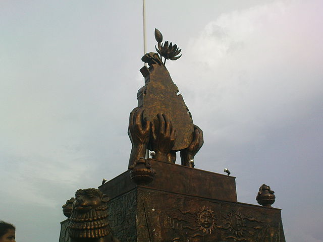 File:MonumentOfVictory.JPG