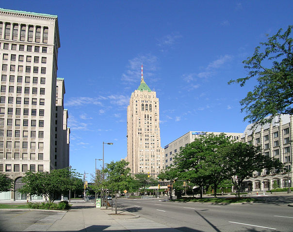 File:GrandBoulevardNewCenterDetroit.jpg