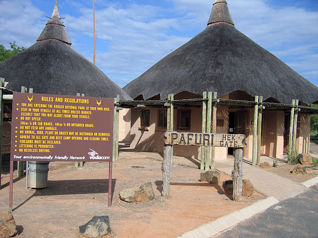 File:Pafuri Gate (North Entrance Kruger Park).jpg