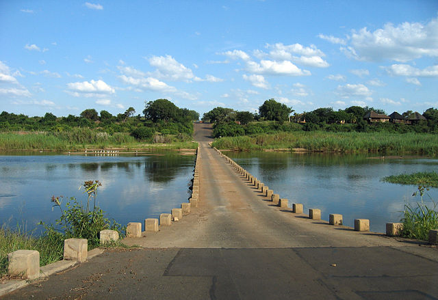 File:Crocodile Bridge (near the South gate Kruger National Park).jpg