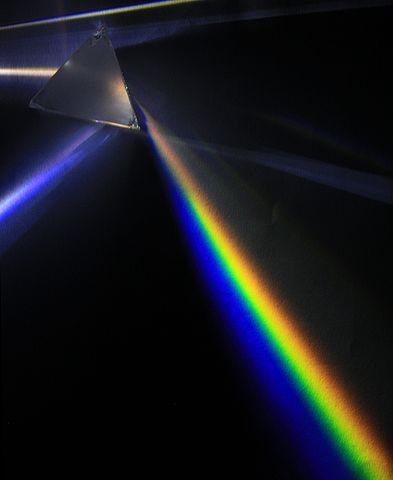File:Light dispersion of a mercury-vapor lamp with a flint glass prism IPNr&deg;0125.jpg