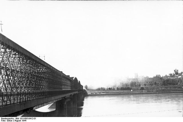 File:Bundesarchiv Bild 101I-695-0412-01, Warschauer Aufstand, Weichselbrücke.jpg