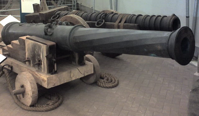 File:Mary Rose Guns ForeBronzeCulverin RearWroughtIronCannon.png