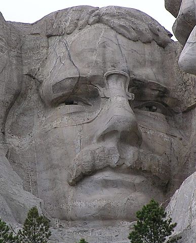 File:MtRushmore TR close.jpg