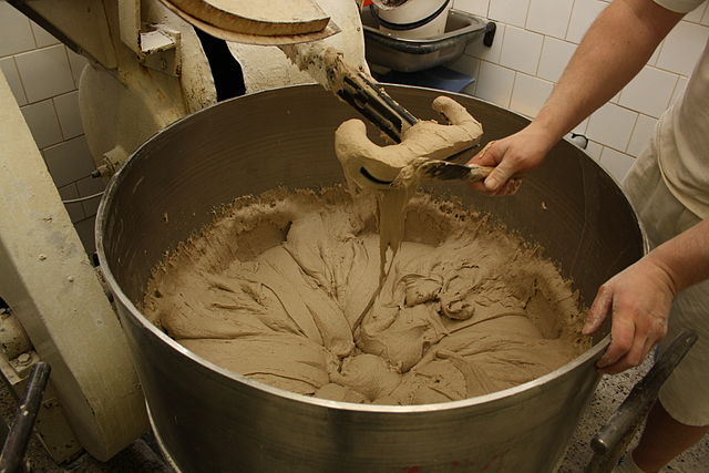 File:V&yacute;roba chleba (8).JPG