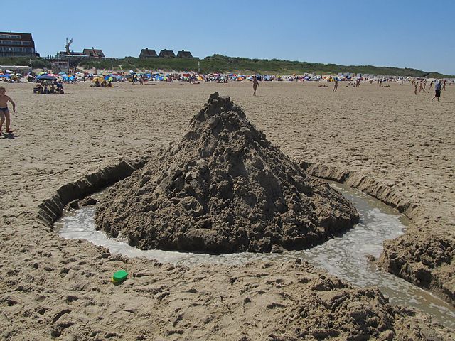 File:Opkomend tij in Cadzand (1).JPG