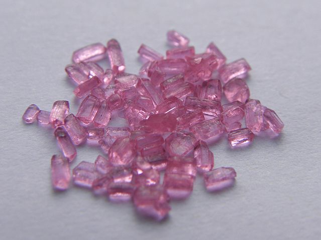 File:Neodym(III)sulfat.JPG