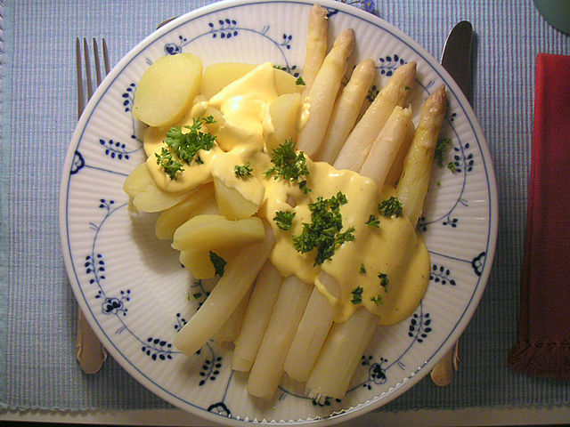 File:Spargel sauce hollandaise.jpg