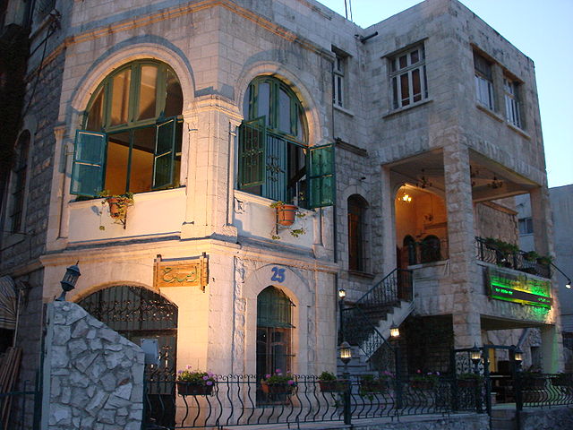 File:Jabel Webdeh Cafe Mbareh.JPG