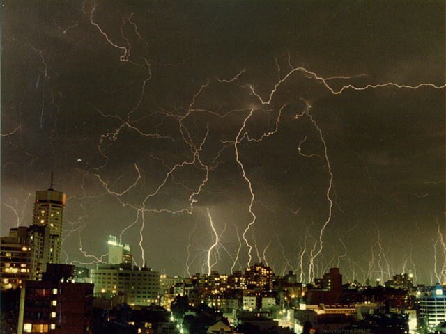 File:Thunderstorm in sydney 2000x1500.png