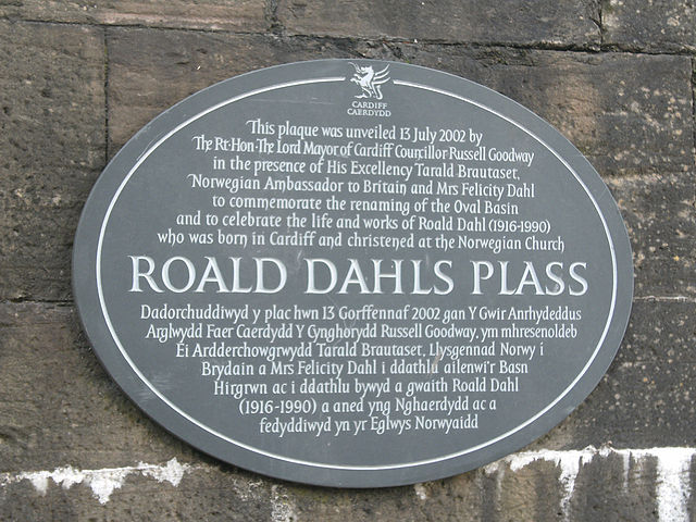File:Roald Dahl Plass plaque.jpg