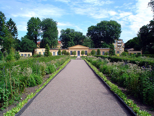 File:CarlvonLinne Garden.jpg
