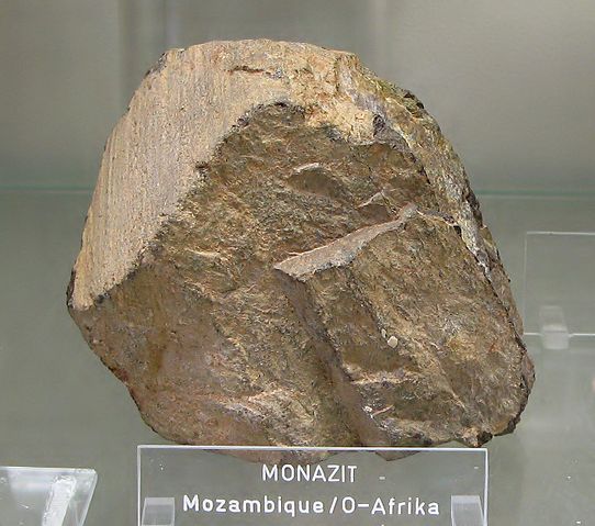 File:Monazit - Mosambik, O-Afrika.jpg