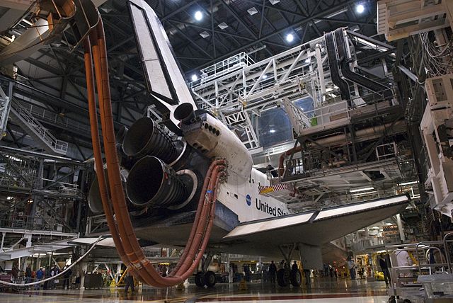 File:Platforms Around Endeavour In Orbiter Processing Facility-2.jpg