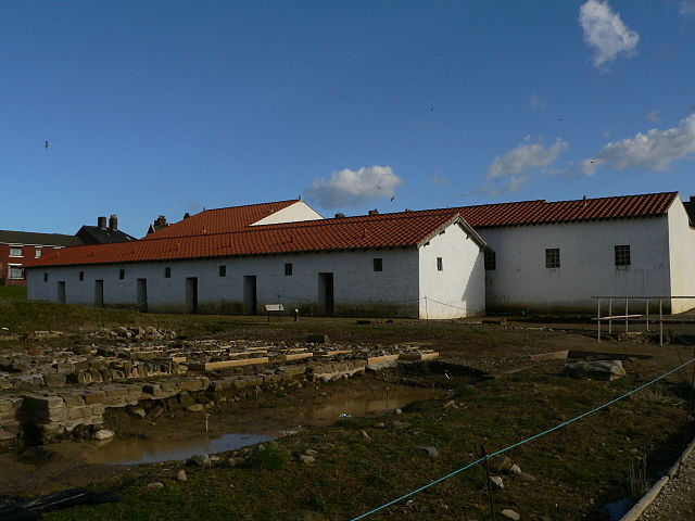 File:Arbeia Roman Fort reconstructed barracks.jpg