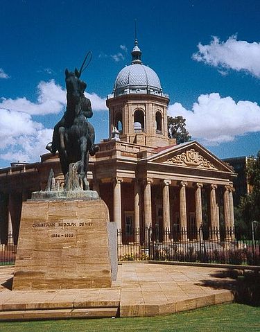 File:De Wet Statue Bloemfontein.jpg