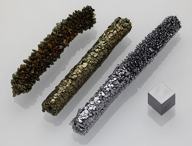 File:Vanadium crystal bar and 1cm3 cube.jpg