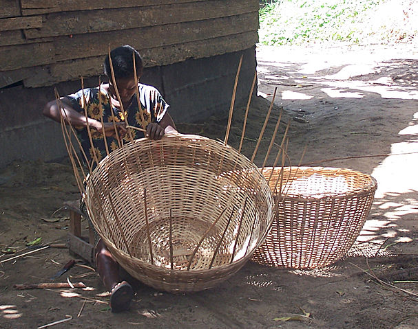 File:Woman weaving baskets near Lake Ossa.jpg