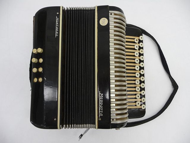 File:Italian Button Accordion QM r.jpg