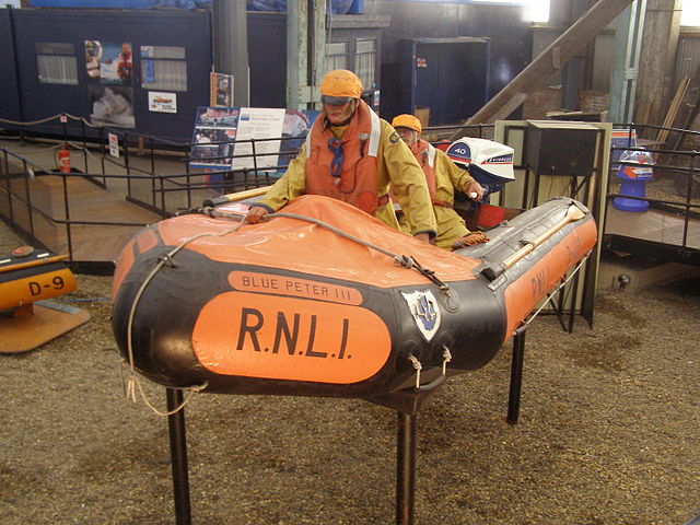 File:BluePeterIII-LifeboatD-112.jpg