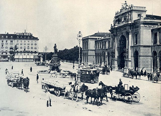 File:Bahnhofplatz ca. 1900.jpg