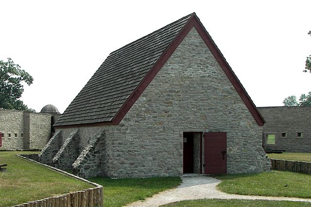 File:Fort de Chartres powder magazine 1-02Aug07.jpg