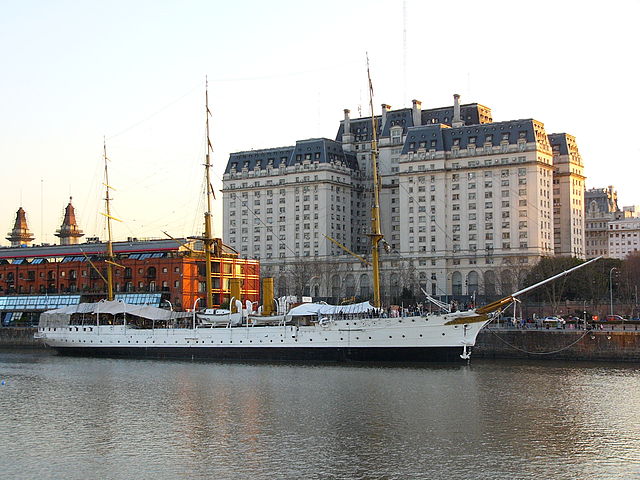 File:Vista de Puerto Madero - Edificio Libertador.jpg