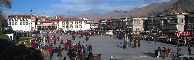 File:Jokhang Square, the first destination or drop-off for most tourists.jpg