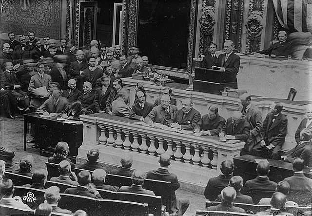 File:Woodrow Wilson addressing Congress (LOC).jpg