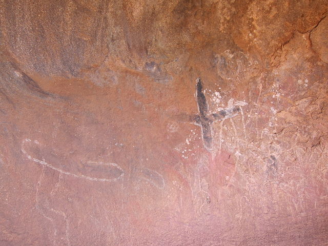 File:Uluru petroglyphs IV.jpg