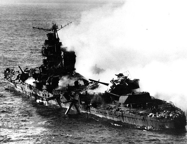 File:Sinking of japanese cruiser Mikuma 6 june 1942.jpg