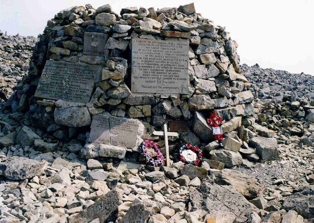 File:War Memorial, Ben Nevis.jpg