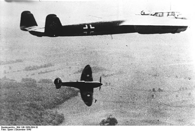 File:Bundesarchiv Bild 146-1969-094-18, Dornier Do 17 und Supermarine Spitfire.jpg