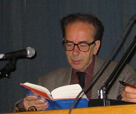 File:Ismail Kadare.jpg