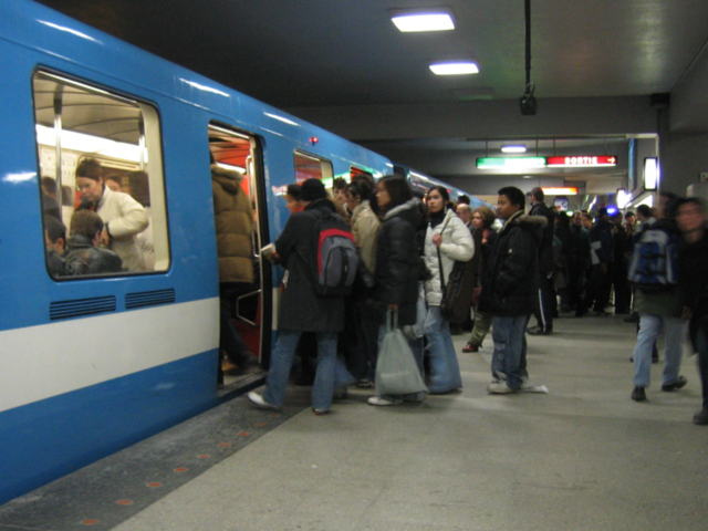 File:Montreal-Metro-Rush Hour-01.png