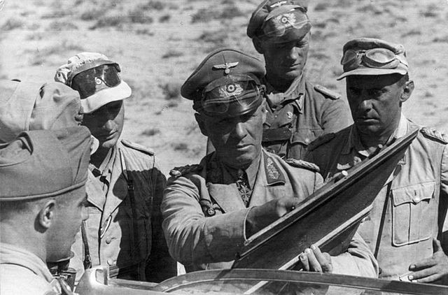 File:Bundesarchiv Bild 101I-786-0327-19, Nordafrika, Erwin Rommel mit Offizieren.jpg