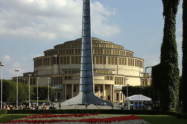 File:Wrocław, Iglica a Hala stolet&iacute;.jpg