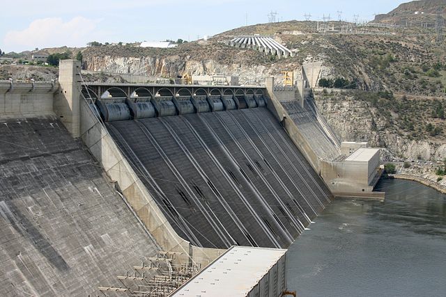 File:Grand Coulee Dam spillway.jpg